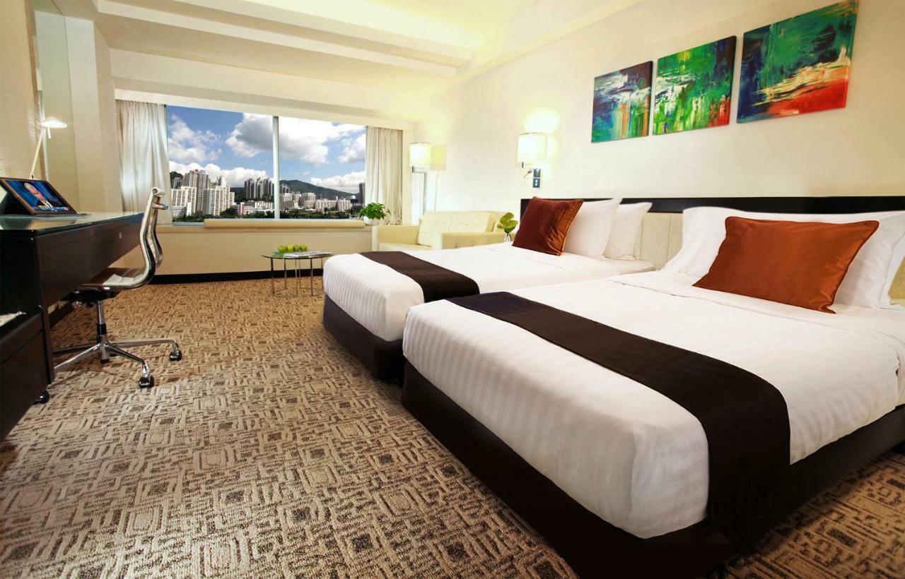 Regal Riverside Hotel Hong Kong Bagian luar foto