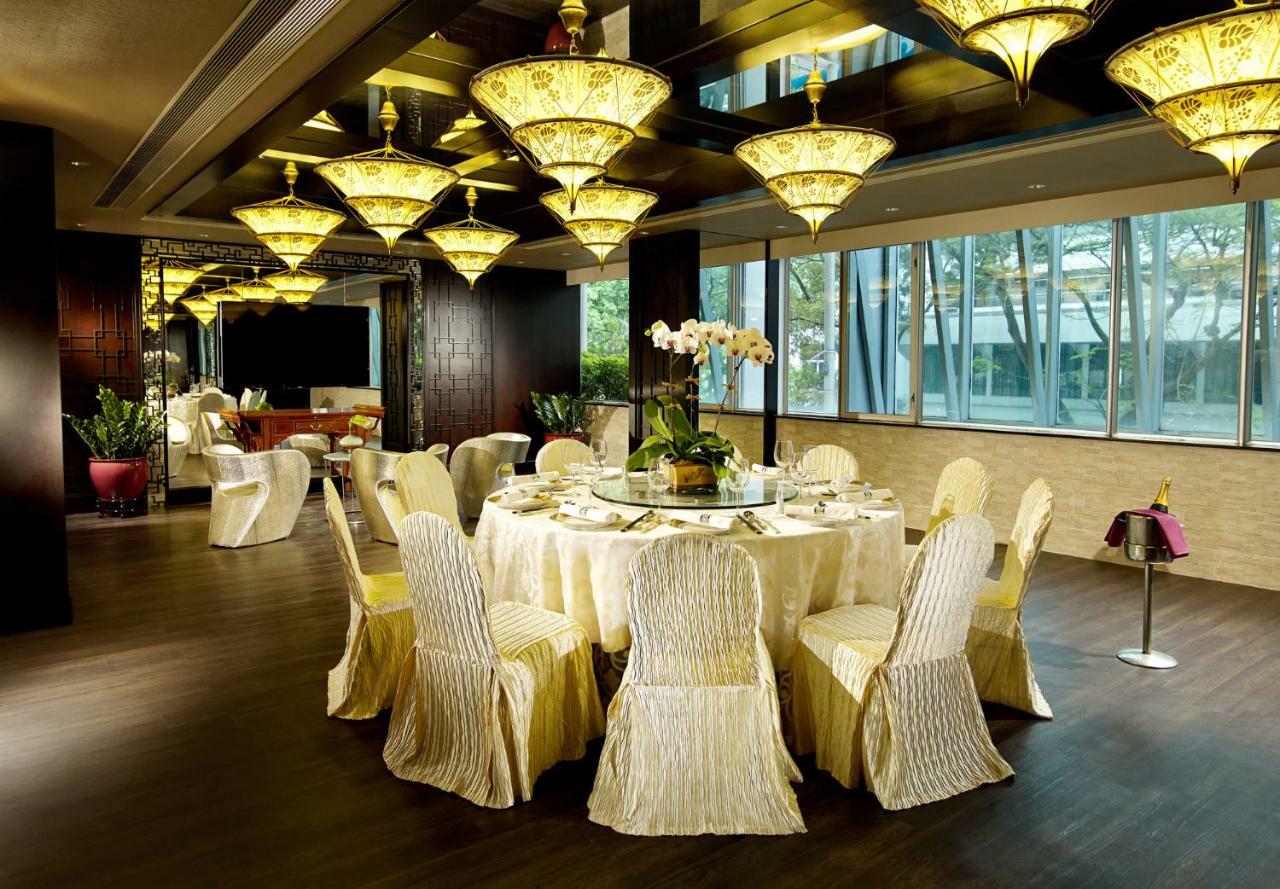 Regal Riverside Hotel Hong Kong Bagian luar foto